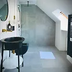 Old Town Loft - A Charming 3 Bedroom Oasis *