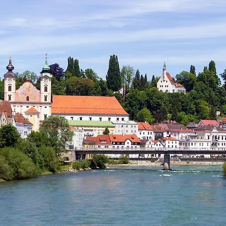 Old Town Loft - A Charming 3 Bedroom Oasis * Steyr