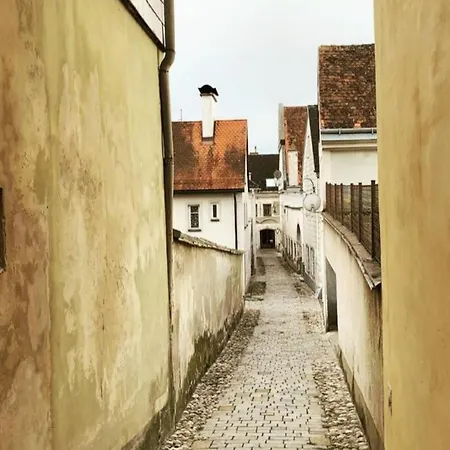 Old Town Loft - A Charming 3 Bedroom Oasis *