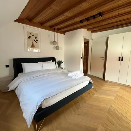 Old Town Loft - A Charming 3 Bedroom Oasis 아파트