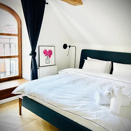 Apartamento Old Town Loft - A Charming 3 Bedroom Oasis