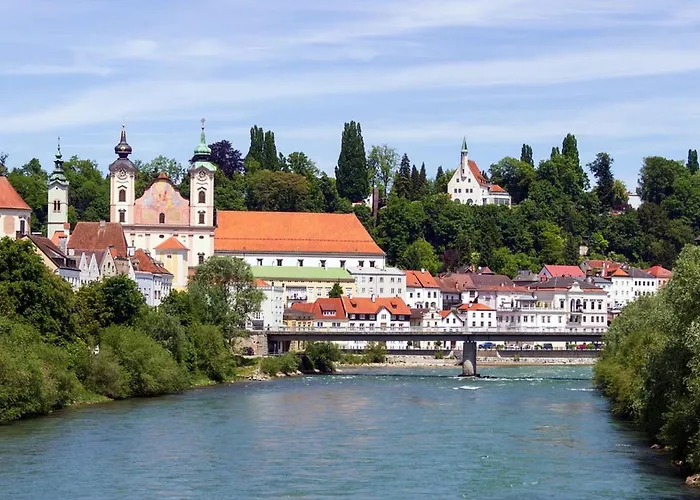 Old Town Loft - A Charming 3 Bedroom Oasis * Steyr