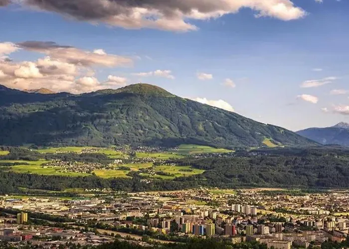 Old Town Loft - A Charming 3 Bedroom Oasis