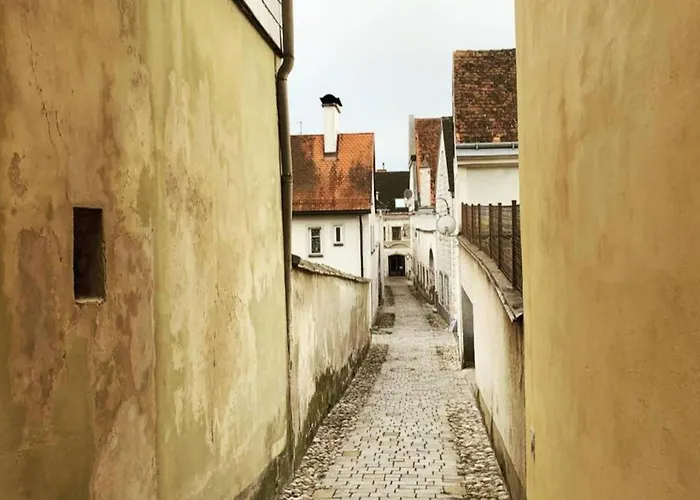 Old Town Loft - A Charming 3 Bedroom Oasis *