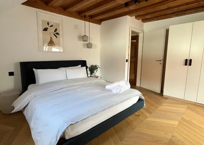 Old Town Loft - A Charming 3 Bedroom Oasis Lejlighed